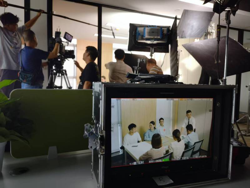穆棱市TVC拍摄公司：科技产品视觉化大师，诠释未来感与功能美学