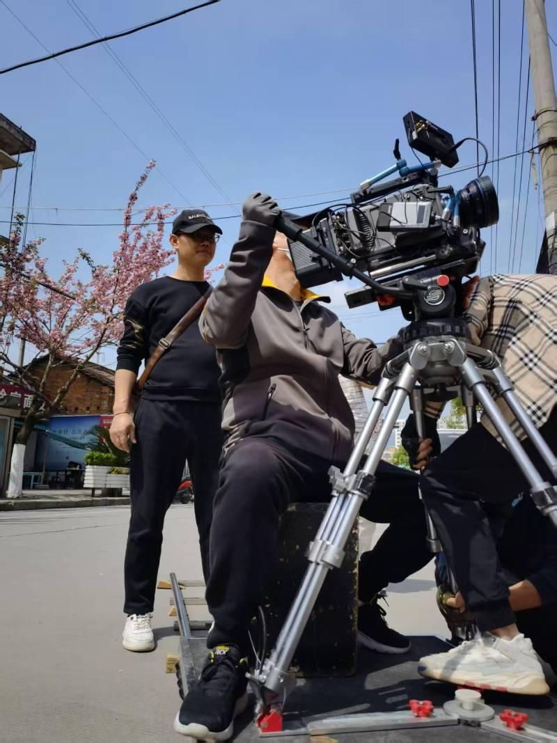 穆棱市广告片拍摄：快消品牌爆款之选，网感内容适配社媒传播！
